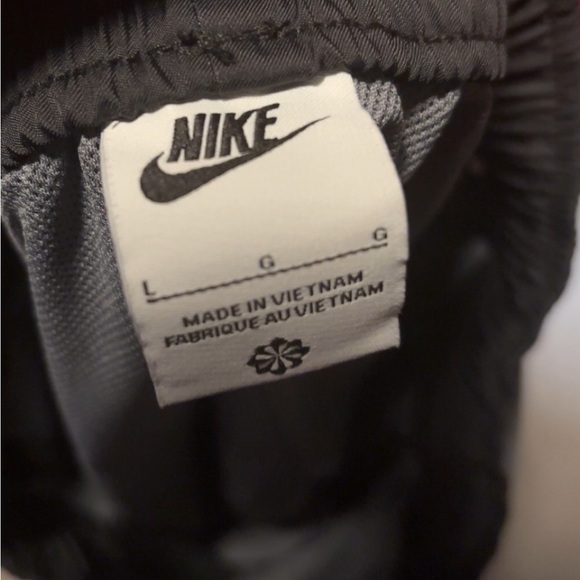 Nike Shorts Grey and Black - Picture 3 of 3